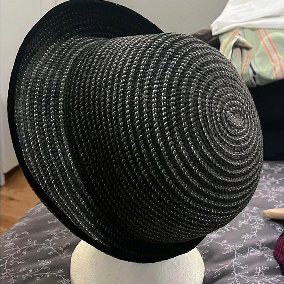 Chic Black and Metallic Women's Hat - Picture 4 of 4